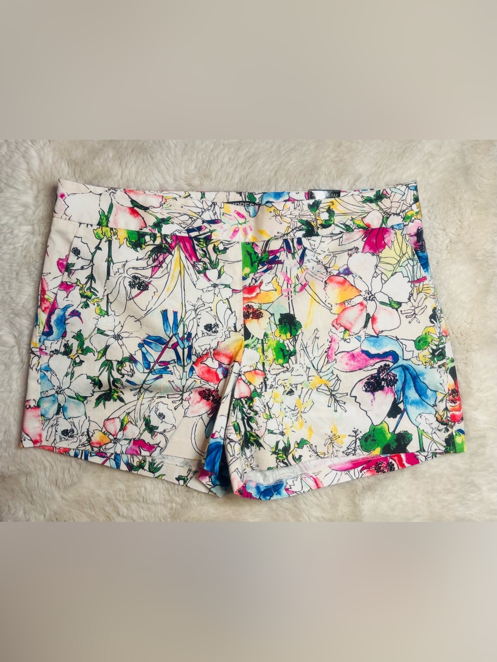 New With Tags Express White Floral Shorts With Pockets Size: 8